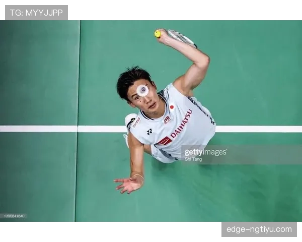 桃田贤斗又现身机场，随手一拎的包把我穷哭了